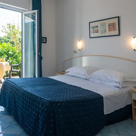 Hotel Ireos